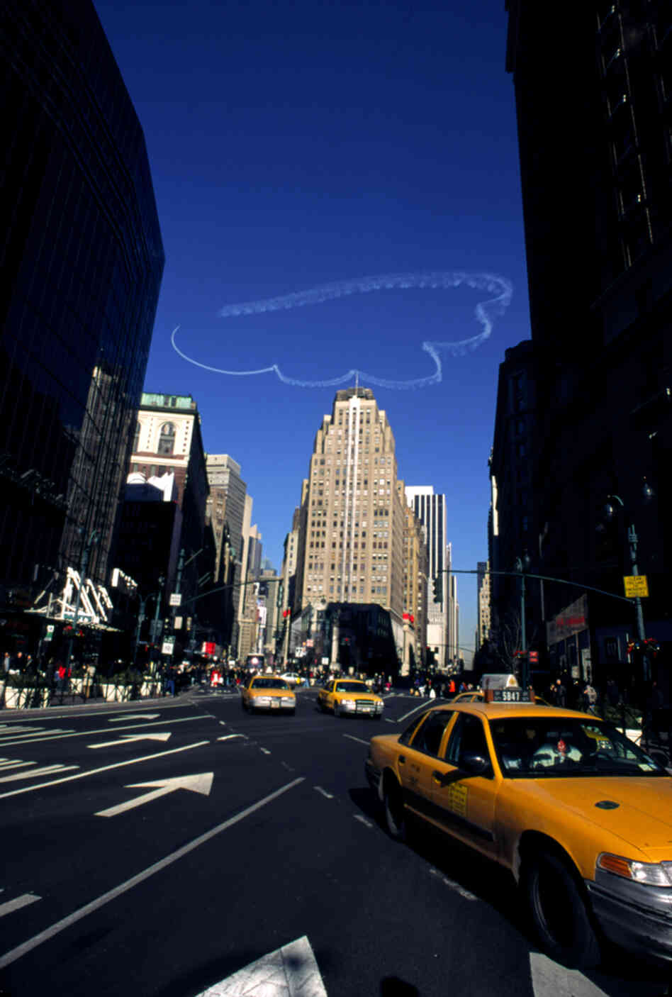 Clouds by Vik Muniz, skywriting over New York City Clouds by Vik Muniz, skywriting over New York City