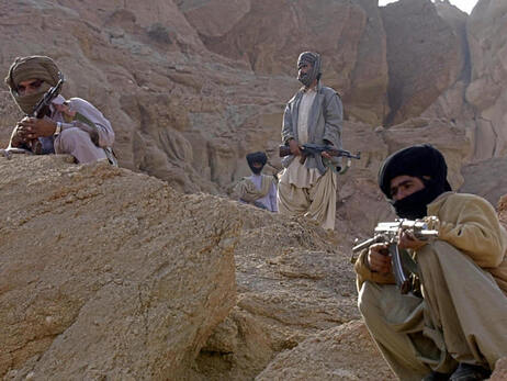 Dera Bugti, Pakistan: tribal guards stand alert. (2006 file photo.) Dera Bugti, Pakistan: tribal guards stand alert. (2006 file photo.)