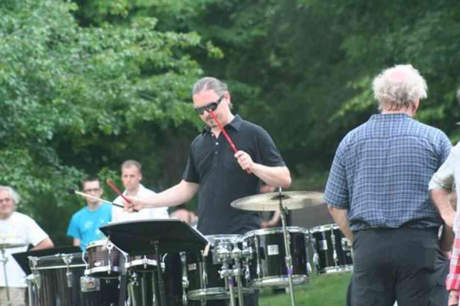 'Inuksuit' invites listeners to wander amongst the performers for nearly an hour and a half; each audience member thus has a different aural experience.