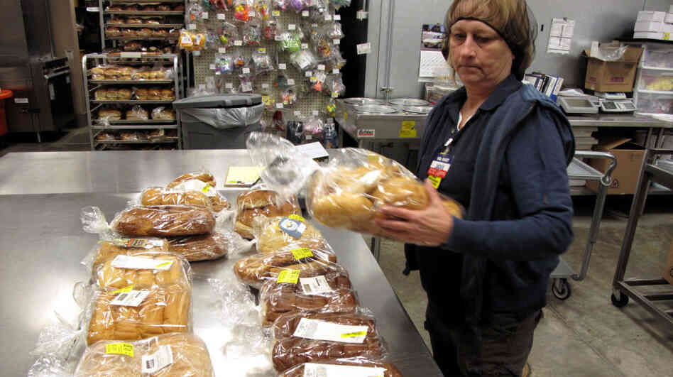 Jackie Barnes, a Walmart employee, packs bread for donation. Last year, the company pledged to donate $2 billion in food and other aid to food banks over five years, the largest donation of its kind. Jackie Barnes, a Walmart employee, packs bread for donation. Last year, the company pledged to donate $2 billion in food and other aid to food banks over five years, the largest donation of its kind.