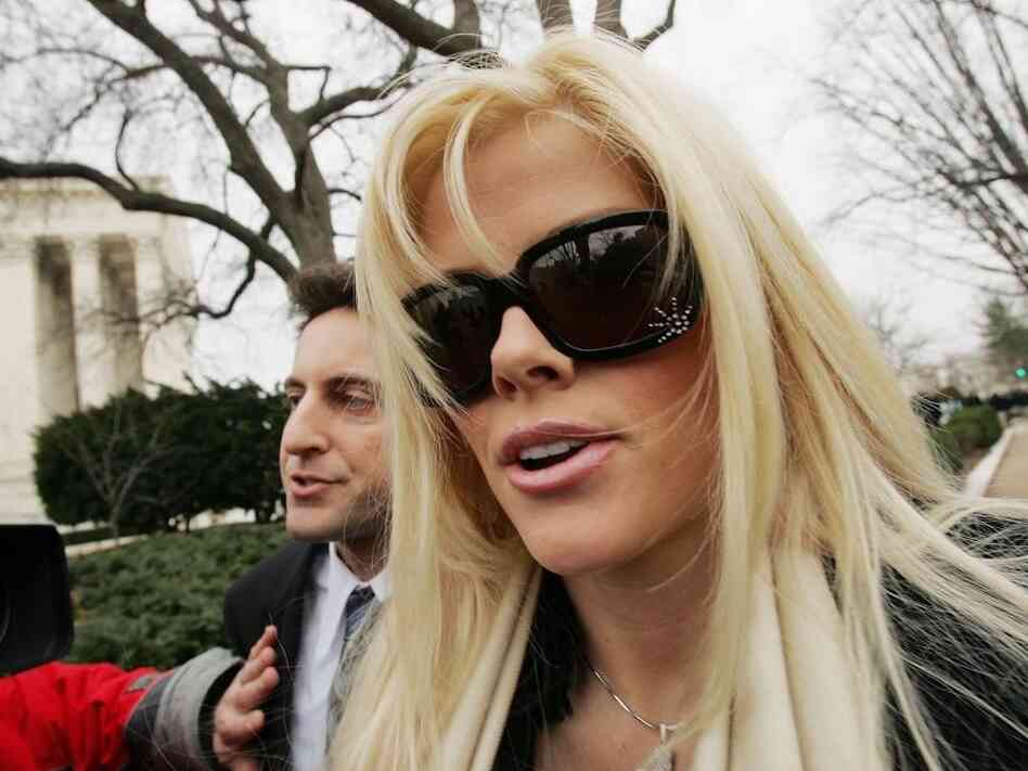 Feb. 28, 2006: Anna Nicole Smith arrives at the U.S. Supreme Court the first time her case came before it.