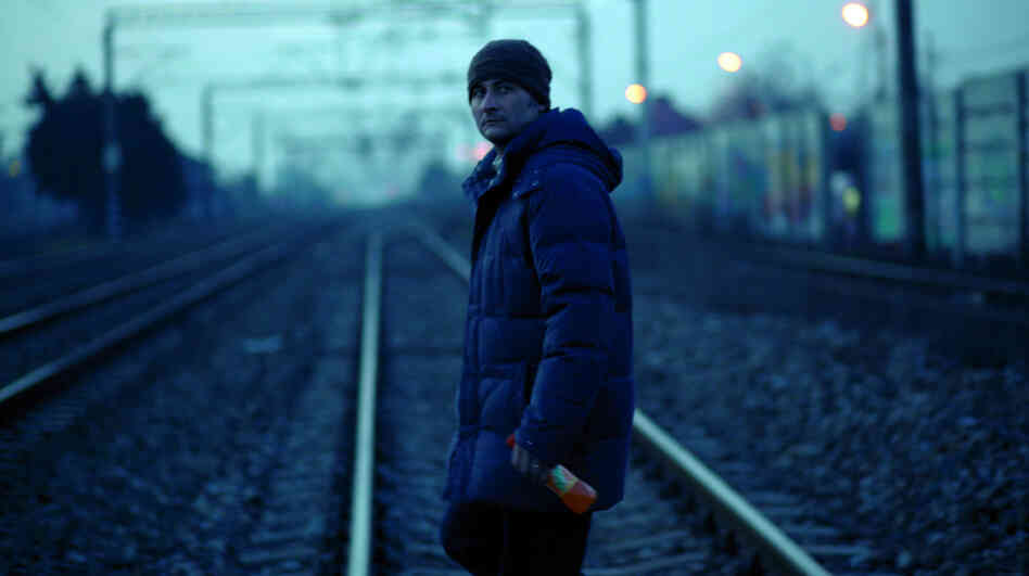 Viorel (Cristi Puiu), a divorced, bitter malcontent, is plotting to turn his simmering rage into action. The film depicts his arduous preparations in a stately, unhurried manner, using long takes and shots framed at a distance. Viorel (Cristi Puiu), a divorced, bitter malcontent, is plotting to turn his simmering rage into action. The film depicts his arduous preparations in a stately, unhurried manner, using long takes and shots framed at a distance.