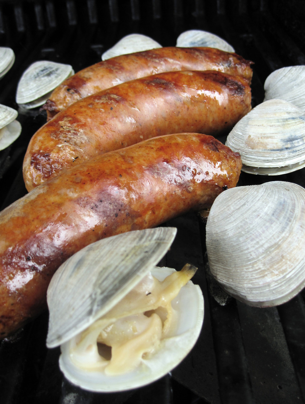 Grilled Clams And Chorizo (Curanto Al Disco)