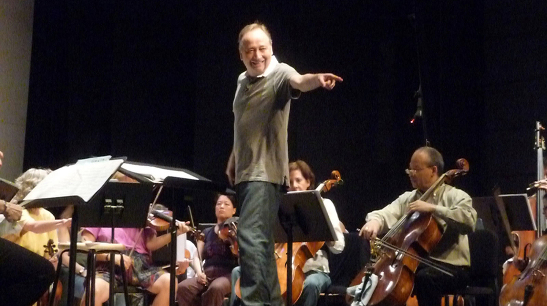 Conductor George Manahan recognizes a composer at the rehearsal for the Jazz Composers Orchestra Institute reading.