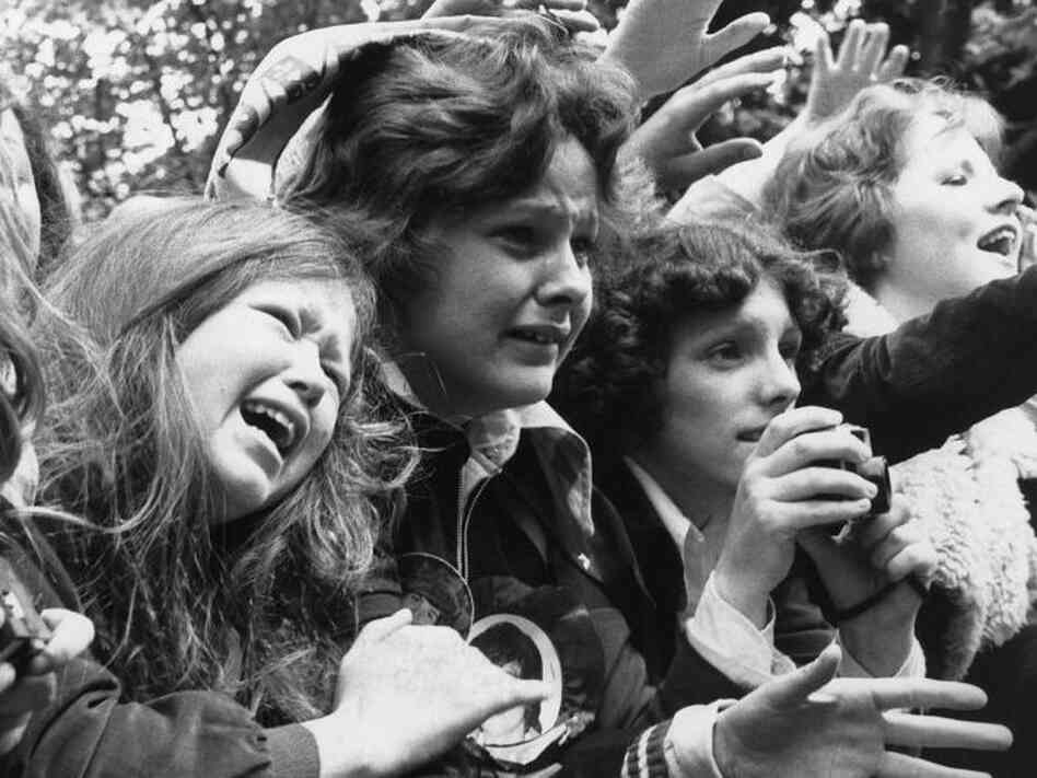 30th May 1975: Over-excited teenage girls scream and cry at the sight of their idols, pop group The Osmonds. (Photo by Evening Standard/Getty Images) 30th May 1975: Over-excited teenage girls scream and cry at the sight of their idols, pop group The Osmonds. (Photo by Evening Standard/Getty Images)