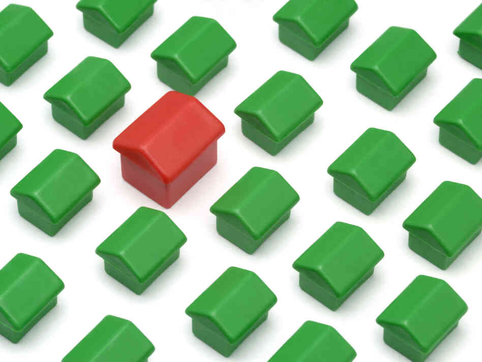Experts estimate that in a 2 percent growth economy, the average household income would increase $17,000 less over a decade than it would in a world of 3 percent growth. Experts estimate that in a 2 percent growth economy, the average household income would increase $17,000 less over a decade than it would in a world of 3 percent growth.