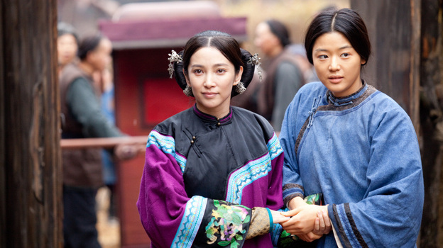 Li Bingbing plays Lily/Nina (left), and Gianna Jun plays Snow Flower/Sophia (right).