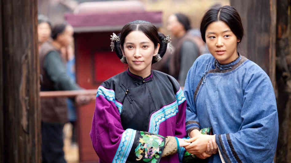 Li Bingbing plays Lily/Nina (left), and Gianna Jun plays Snow Flower/Sophia (right).
