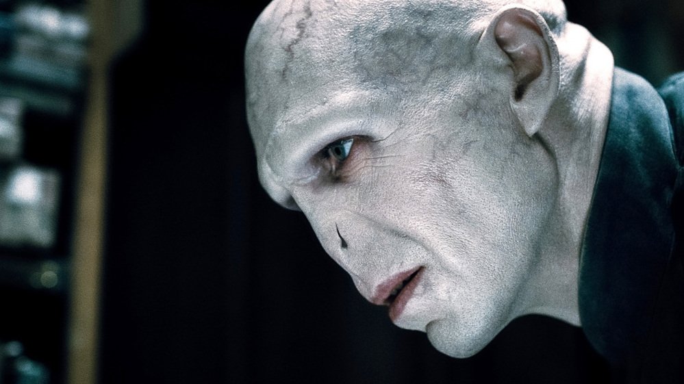 If you don't know who this fellow is (that's Ralph Fiennes playing him), you can find out in the Harry Potter vocabulary below. He's the really (really) bad guy.