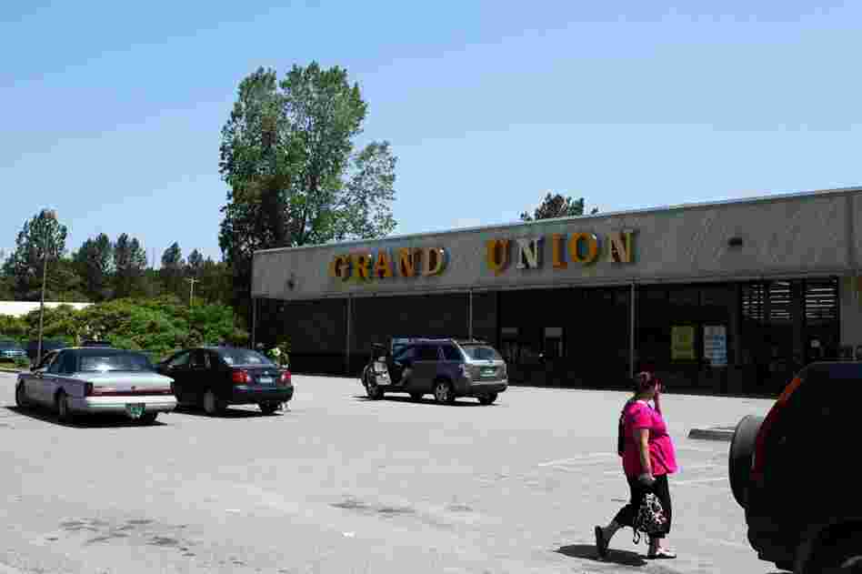 Chain supermarkets in Hardwick like Grand Union are trying to offer more local food supplied by area farmers.