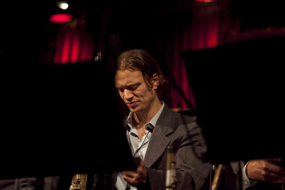 Alejandro Aviles.