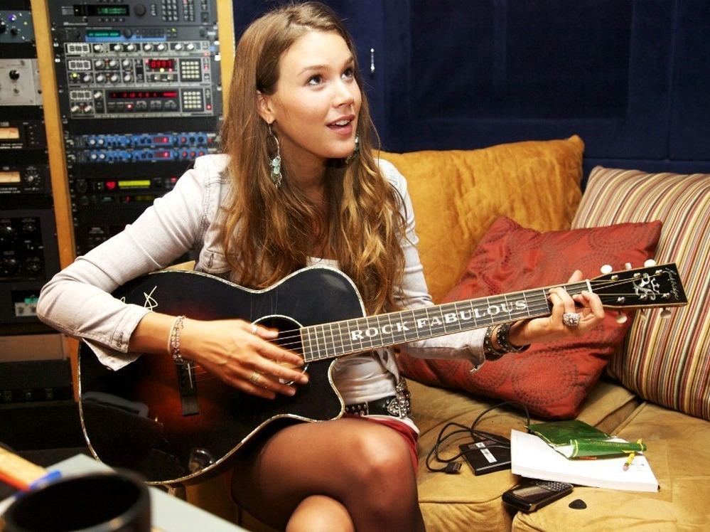 Joss Stone's new album, her first on her own label, is called LP1.
