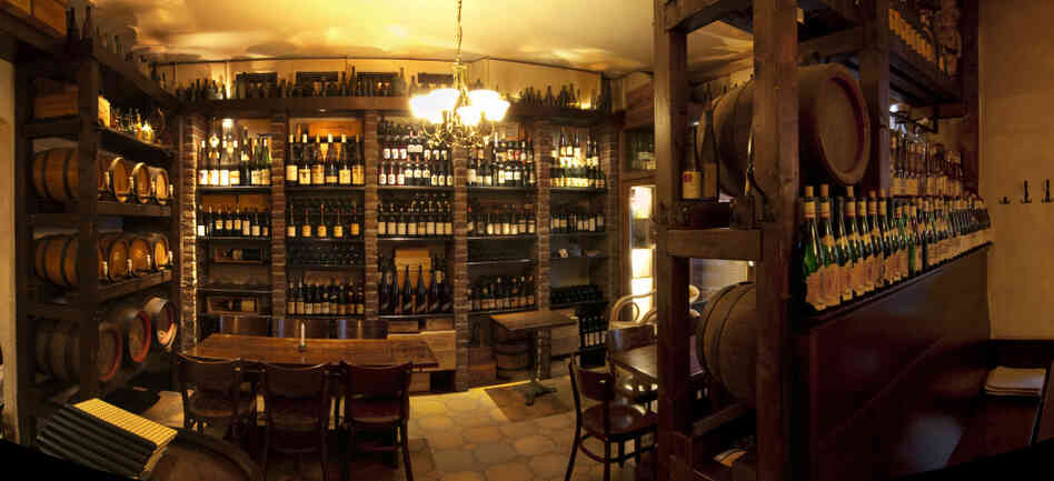 Weinschenke Weinstein is located on Lychener Strasse 3 in Prenzlauer Berg. Weinschenke Weinstein is located on Lychener Strasse 3 in Prenzlauer Berg.
