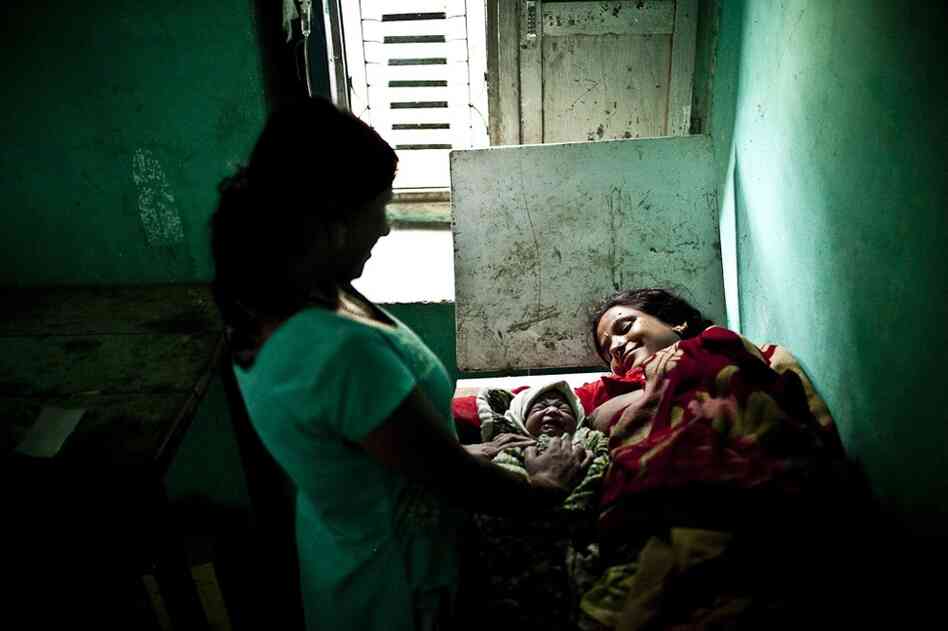 Maheshwori meets her second daughter, Seema, for the first time. She is disappointed that the child is a girl, and says that if she gives birth to four to five girls without any boys, her husband will leave her and remarry.