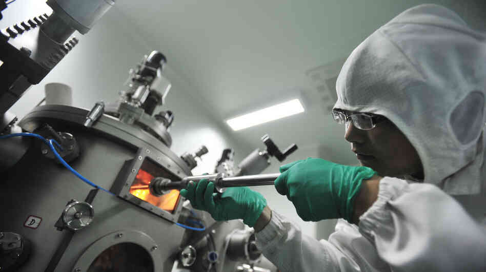 A researcher works at the Wuhan National Laboratory for Optoelectronics in central China's Hubei province on June 9. Beijing's spending on research and development has increased over the past few years in an effort to re-establish the country's scientific prowess. A researcher works at the Wuhan National Laboratory for Optoelectronics in central China's Hubei province on June 9. Beijing's spending on research and development has increased over the past few years in an effort to re-establish the country's scientific prowess.