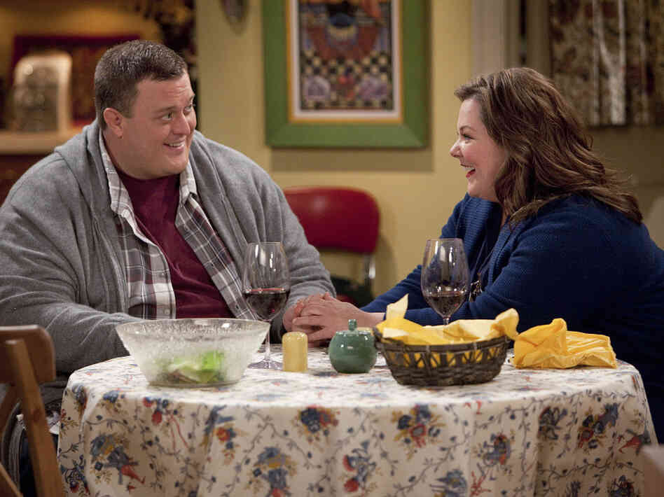Mike (Billy Gardell) and Molly (Melissa McCarthy) meet at Overeaters Anonymous in the CBS comedy Mike & Molly.