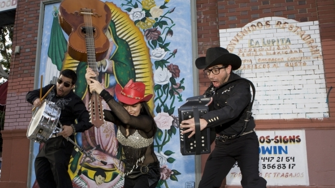 Aparato's post-punk otherworldliness elevates listeners to new realms.