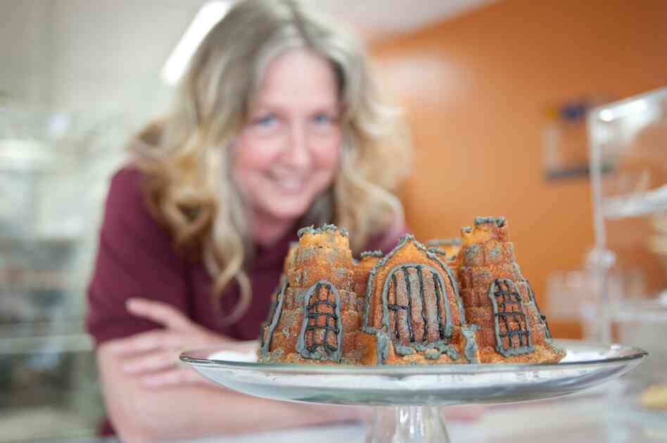 Joyce Wells, owner of the Eatmor Bundt Co., meticulously re-created Shawshank Prison, aka the Ohio State Reformatory, in a cake. Her secret: a sand castle mold.