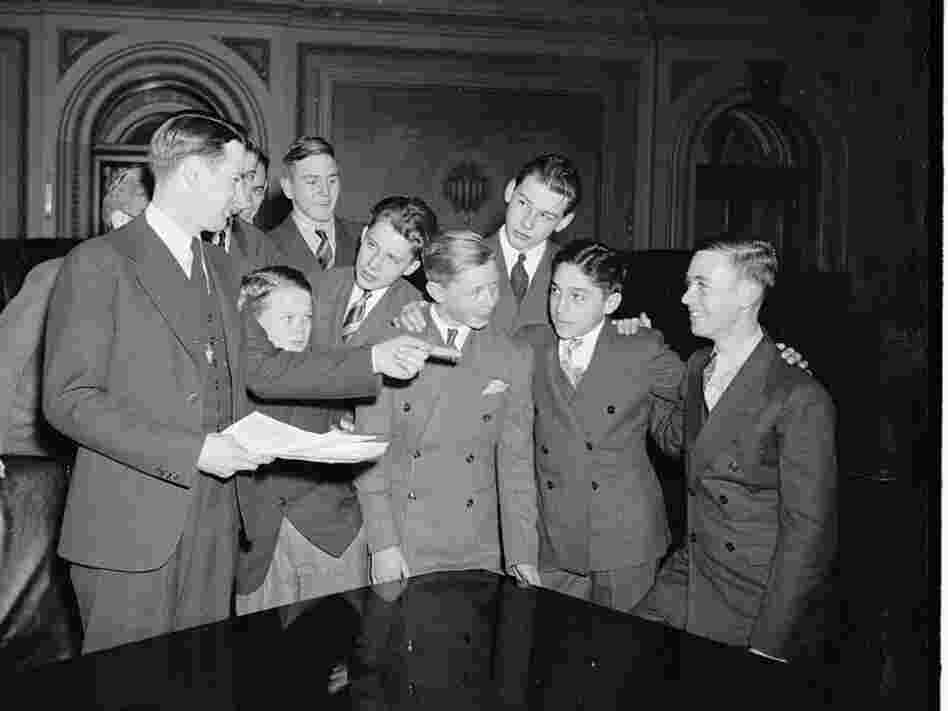 Paul R. Ashbrook tells House pages that the Cardinal rule is "courtesy first" at a coaching session just before the  76th Congress convened on Jan. 3, 1939. Pages have been a fixture of Congress since its inception, but the House program is now ending because of budget concerns.