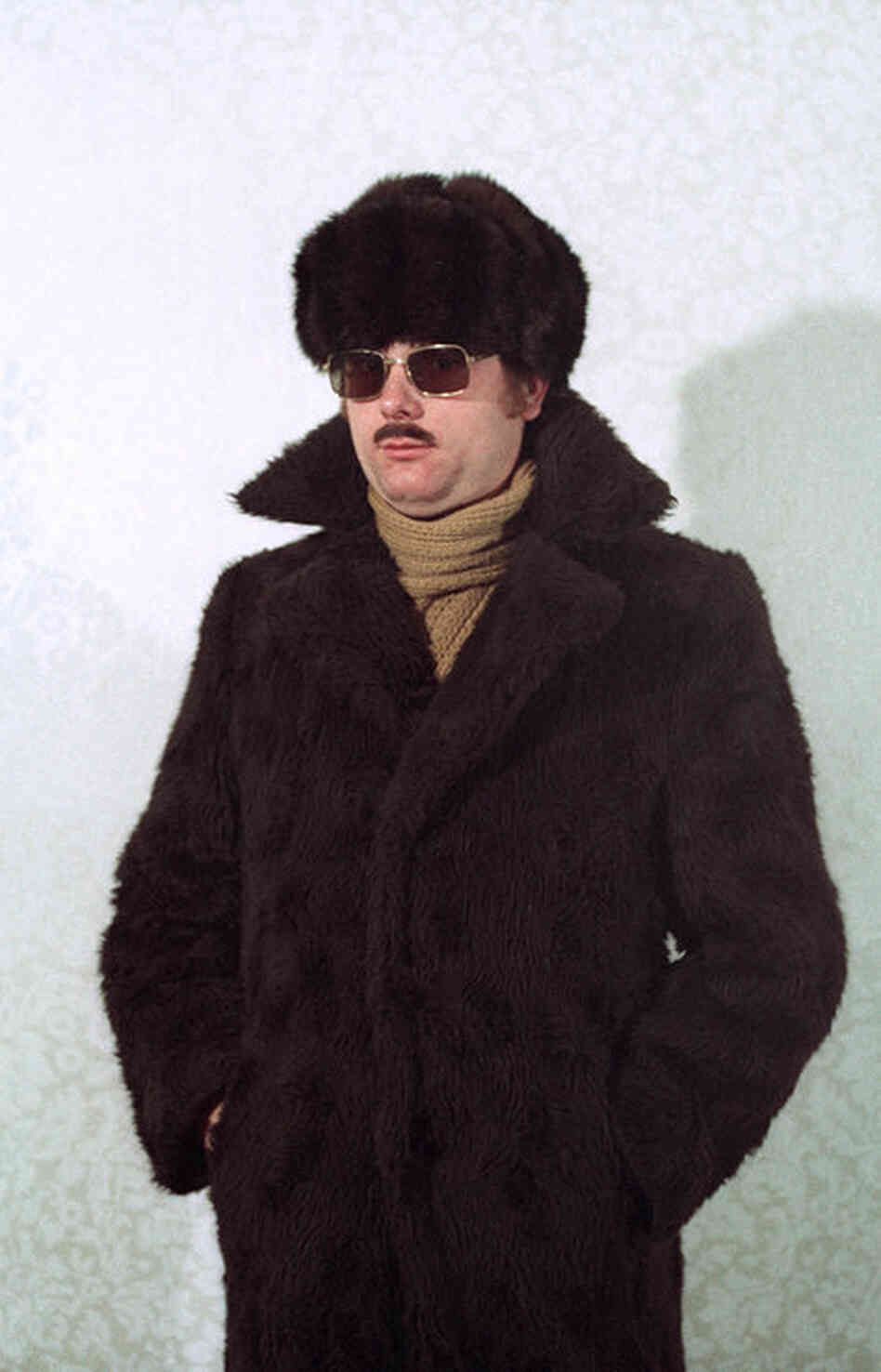 The images were part of the instructional materials for a Stasi training course on the "art of disguising" and represent what was considered to be an inconspicuous appearance.
