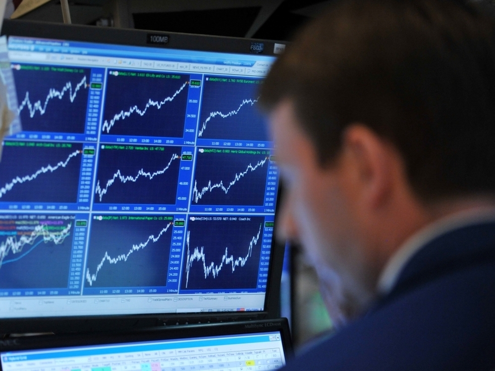 A trader works on the floor of the New York Stock Exchange on August 11, 2011. US stocks made another dramatic comeback after a stunning fall on Thursday, in another day of extreme volatility in markets around the world.