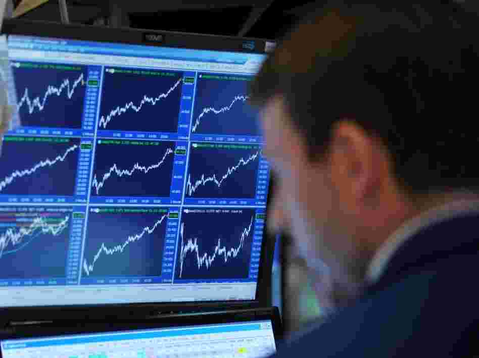 A trader works on the floor of the New York Stock Exchange on August 11, 2011. US stocks made another dramatic comeback after a stunning fall on Thursday, in another day of extreme volatility in markets around the world.