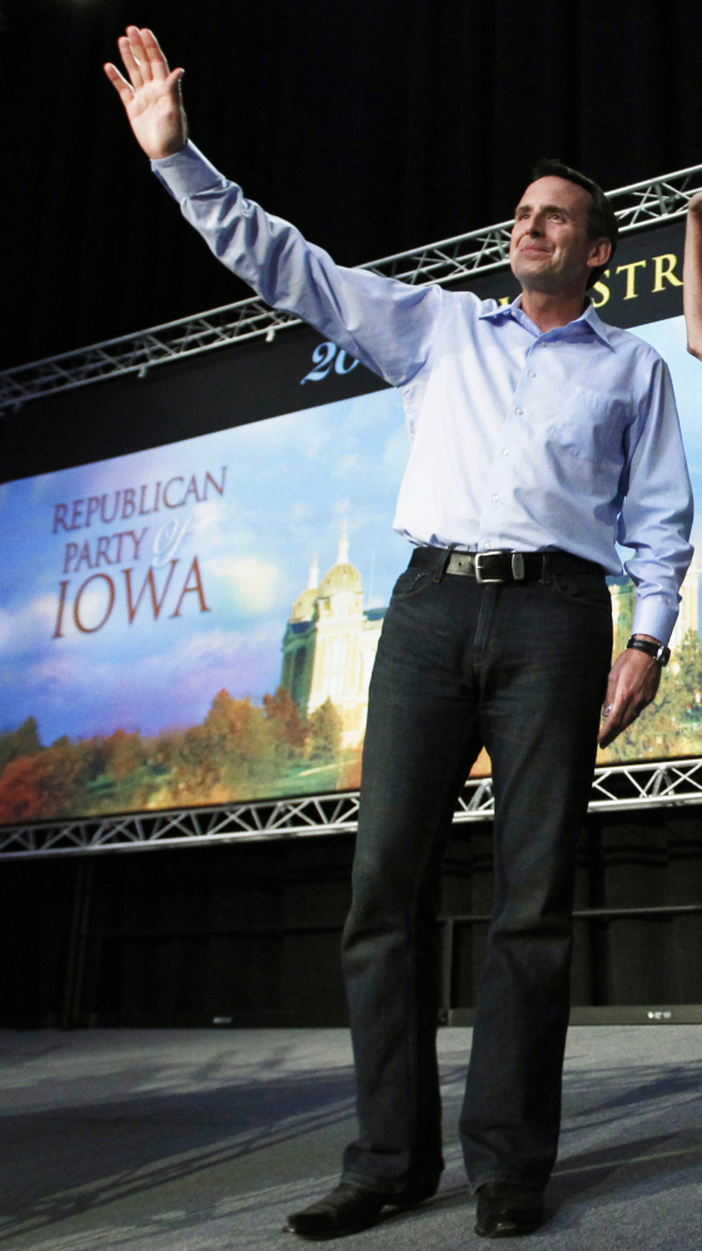 Former Minnesota governor Tim Pawlenty dropped out of the 2012 presidential race on Sunday.