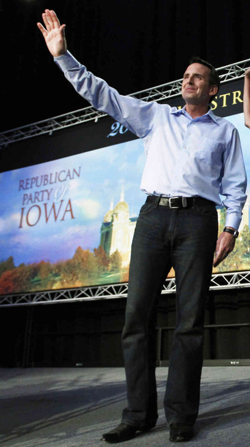 Former Minnesota governor Tim Pawlenty dropped out of the 2012 presidential race on Sunday.