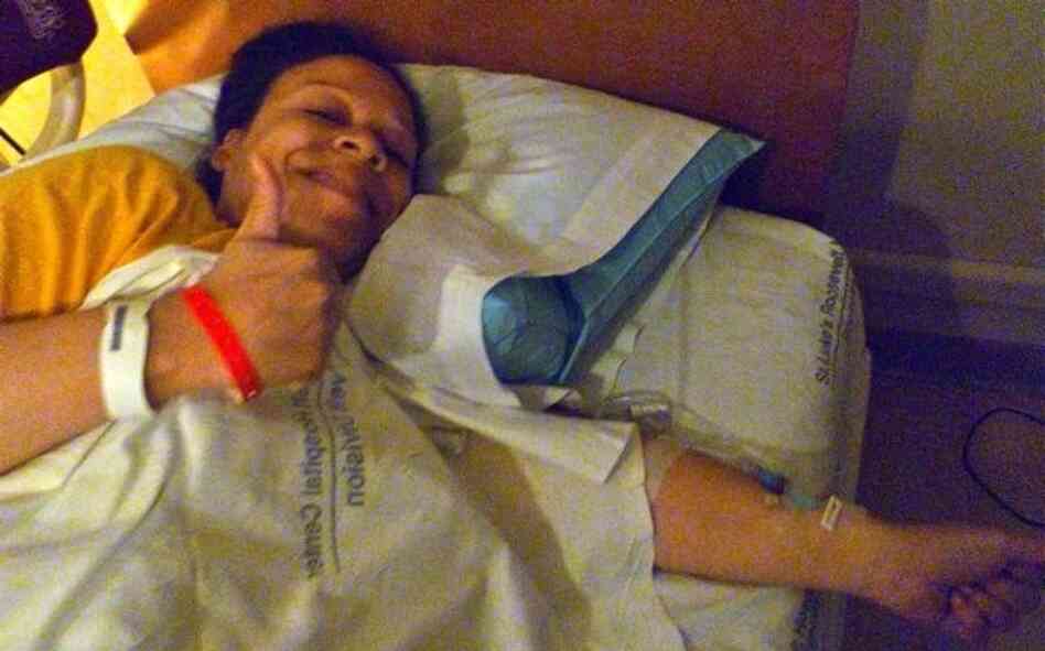 Lateefah, just after she received an analgesic in her IV. She says it was "amazing for about a minute." And then she was back in pain. Lateefah, just after she received an analgesic in her IV. She says it was "amazing for about a minute." And then she was back in pain.