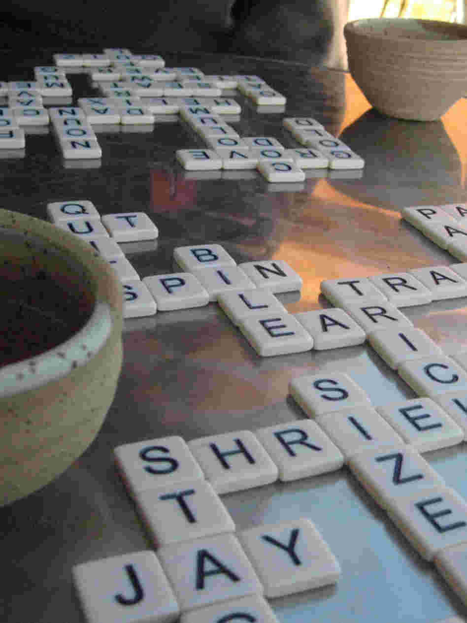 Players form words from a pile of tiles in the center. Once all the tiles have been picked, the first to finish yells "Bananas!"