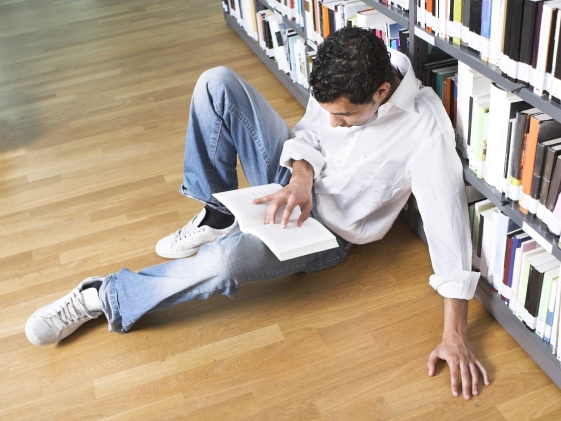Many colleges are assigning all incoming freshman a common book to read and discuss in their first week on campus.