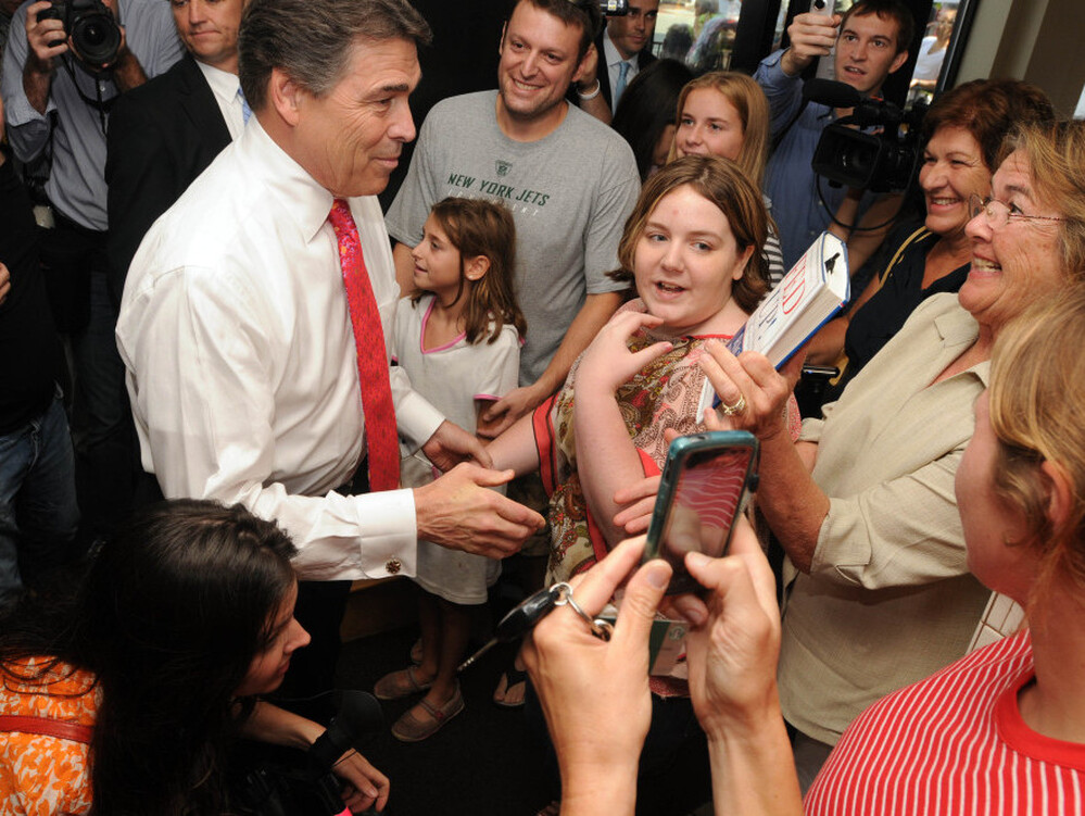 Texas Gov. Rick Perry, who recently joined the GOP presidential race, speaks Thursday with patrons at Popovers in Portsmouth, N.H.