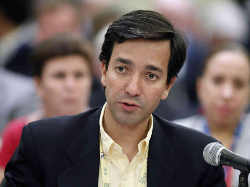 Gov. Luis Fortuno speaks at the annual meeting of the National Governors Association in July about the pipeline he wants to build in Puerto Rico. Gov. Luis Fortuno speaks at the annual meeting of the National Governors Association in July about the pipeline he wants to build in Puerto Rico.