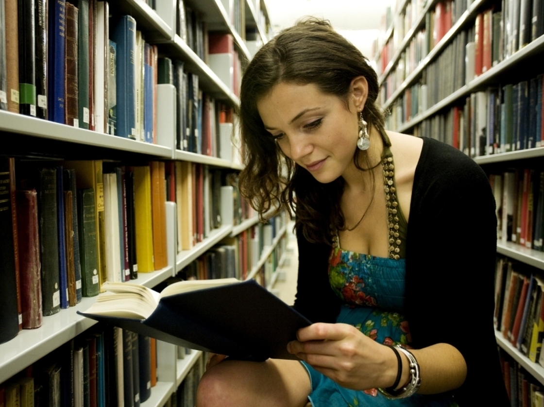 Many colleges are assigning all incoming freshman a common book to read and discuss in their first week on campus.