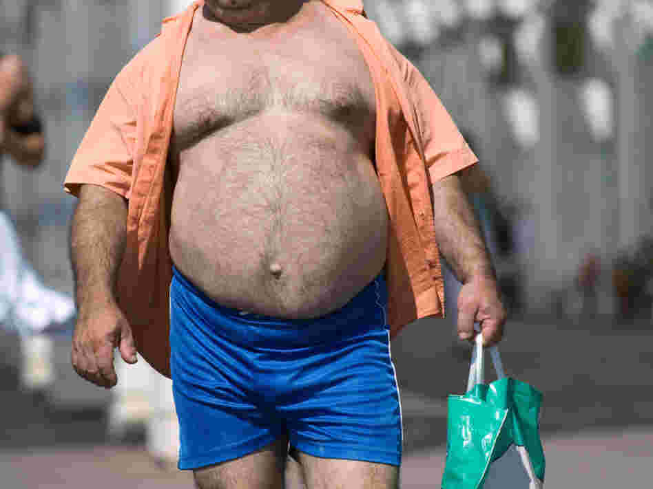 If you're overweight, the best way to spend your limited time  exercising is aerobic activity, a researcher says.