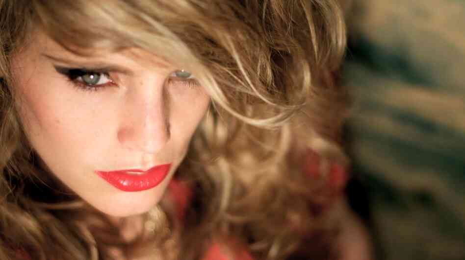 Anna Calvi.