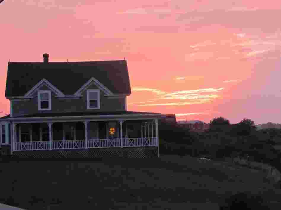 Commentator Amy Dickinson rents an idyllic cottage on Block Island, R.I.