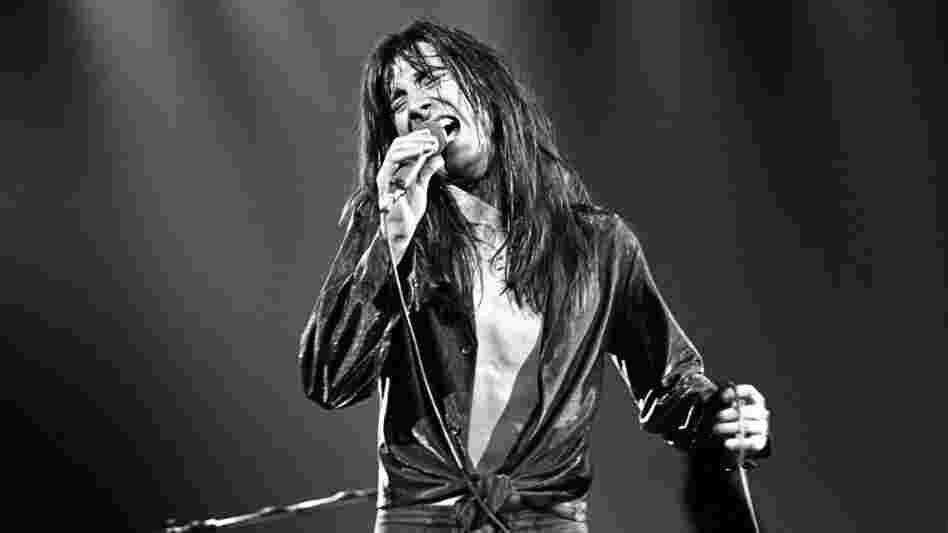 Steve Perry onstage in New York in 1979 — his pre-"Faithfully" days.