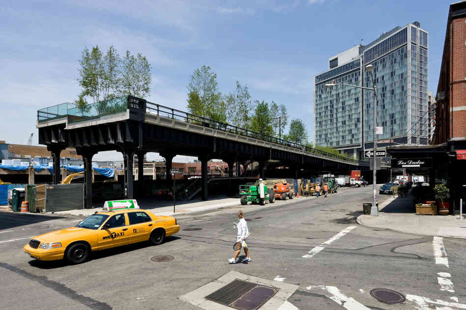 The Gansevoort Plaza and Overlook sit at the High Line's southern terminus, at Gansevoort and Washington streets. 