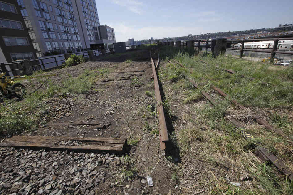 The historic High Line rails run from Gansevoort Street to West 34th Street, but the park stops at West 30th Street. David and Hammond are currently working to extend the park into the remaining section of unused tracks. 