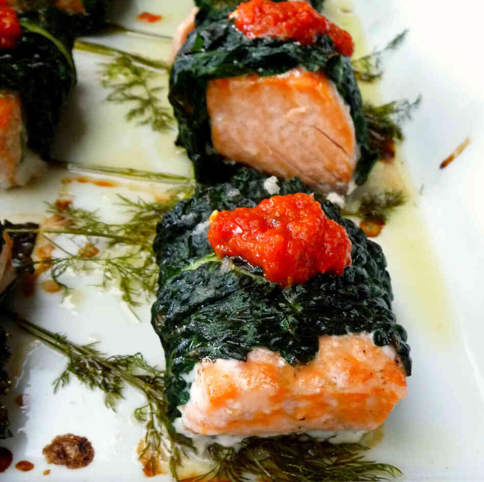 Sriricha-Baked Salmon And Kale Wraps With Roasted Red Pepper Sauce