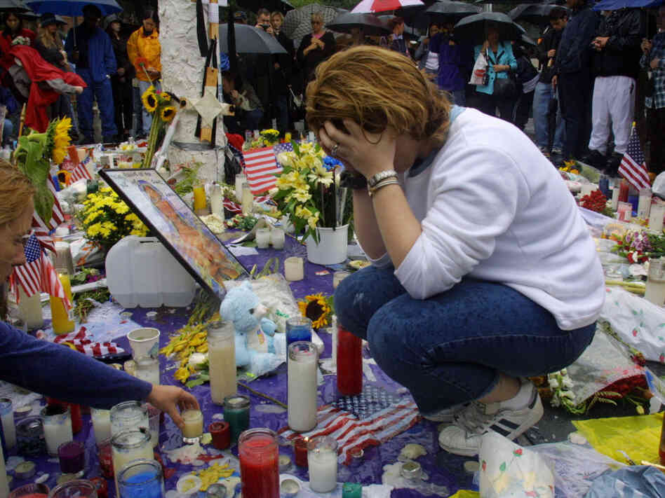 Toni Ann Costa mourns the victims of the World Trade Center disaster on Sept. 14, 2001. Toni Ann Costa mourns the victims of the World Trade Center disaster on Sept. 14, 2001.