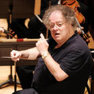 Conductor James Levine rehearses the Boston Symphony Orchestra in 2007.