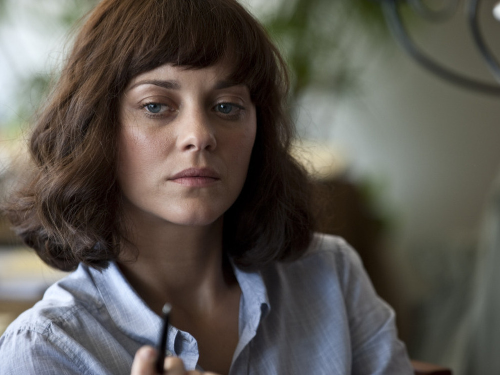 Marion Cotillard plays a researcher for the World Health Organization in Contagion.