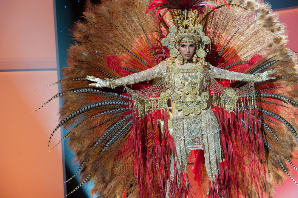 Miss Panama 2011, Sheldry Saez, in her national costume.