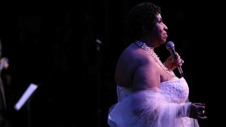 Aretha Franklin sings at the Thelonious Monk Institute of Jazz 25th Anniversary Gala.