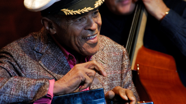 Jon Hendricks gives a clinic on vocalese at the 2007 Art of Jazz Festival. (Smaku via Flickr)