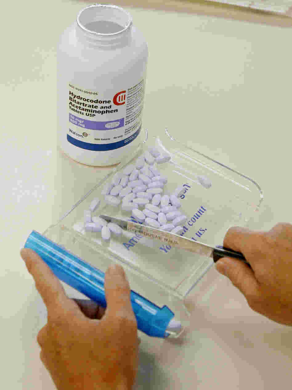 Painkillers like these being counted at the Oklahoma Hospital Discount Pharmacy in Edmond, Okla., need to be used far less often, some prominent doctors say.