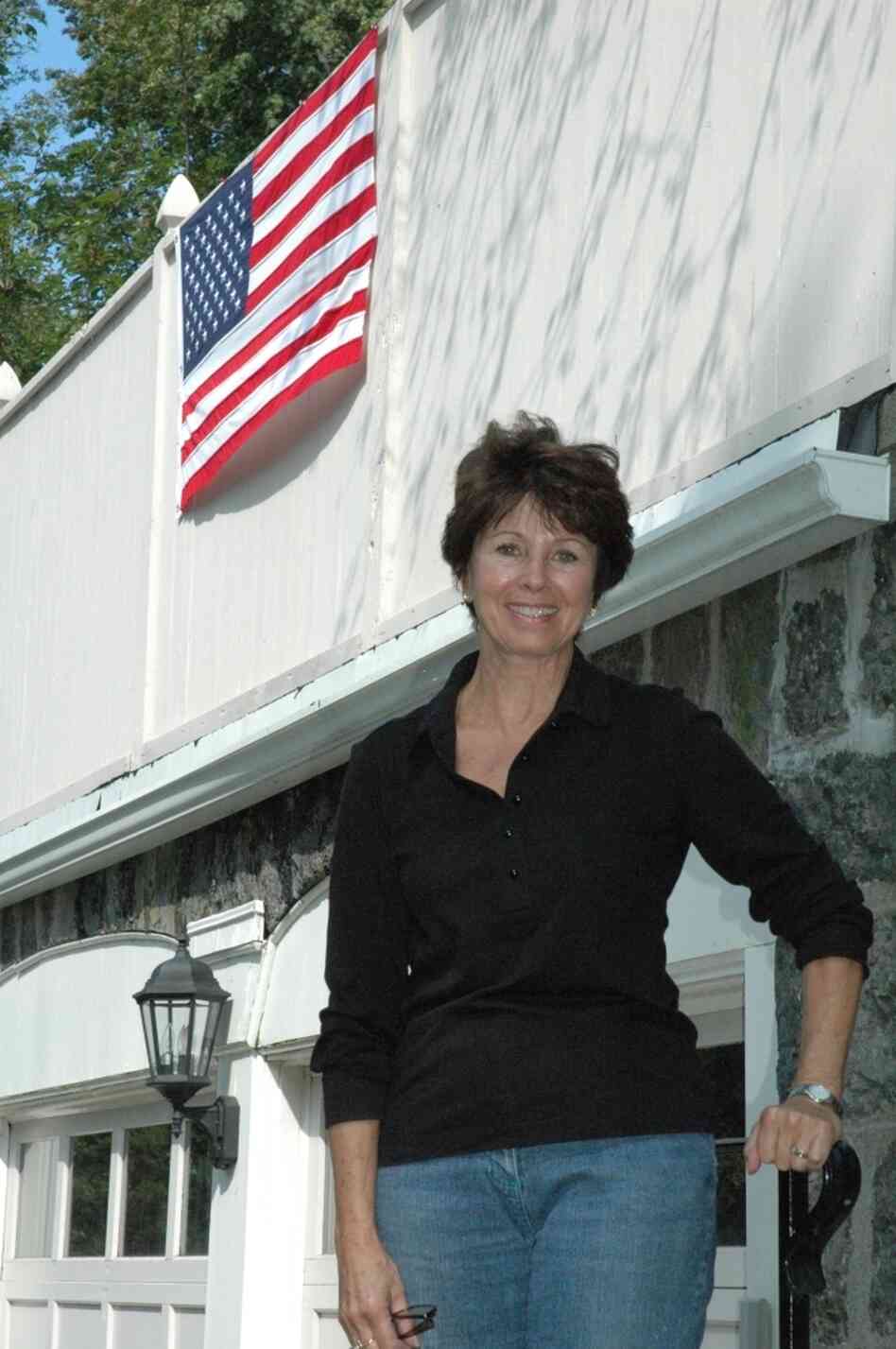 Brookline parent Sandra Maloney is calling on other residents to hang flags outside to show support for keeping the Pledge of Allegiance in public school classrooms. Brookline parent Sandra Maloney is calling on other residents to hang flags outside to show support for keeping the Pledge of Allegiance in public school classrooms.