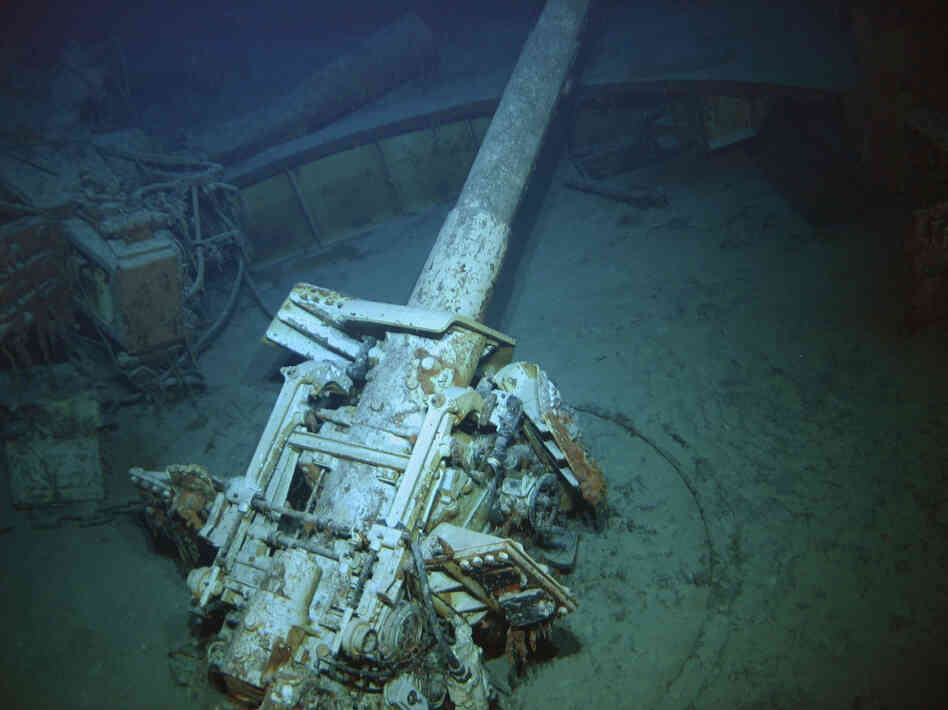 A 5.9-inch deck gun from the German raider HSK Kormoran, seen on April 7, 2008, off the coast of western Australia.